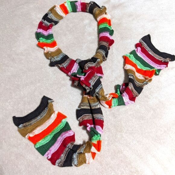Cejon NWOT Light Knit Women's Scarf w/ Ruffled Edges - Picture 1 of 10